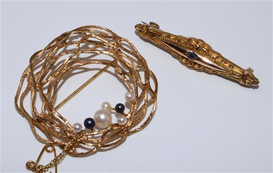 9ct gold and pearl wirework brooch and a 15ct gold bar brooch set small sapphire